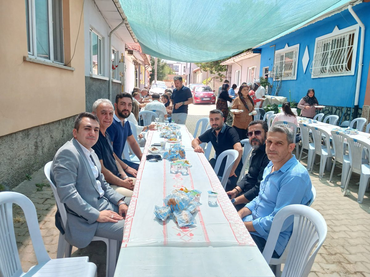 UmmuOzkan_26's tweet photo. COK TESEKUR EDERIM ANAHTAR PARTININ EKIBINE VE GONUL DOSTLARIMA IYI VARSINIZ @anahtarparti @skahramaner @SrraEmre @Cihan29595016 Elinden Aldığınız #StajyerçırağınGeleceğiniVerin https://t.co/J1F0Er523e