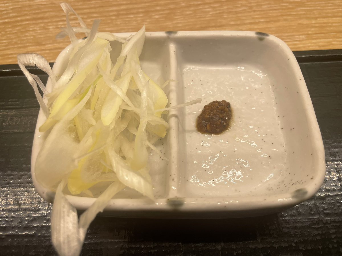 menmaou's tweet photo. つけ麺 和 泉中央店@仙台市
つけ麺🍜1250円

小麦香るコシの強いツルシコ麺
この麺の時点でもう勝ち

ド濃厚で甘味感じる奥深い魚介豚骨ダレが絡みつく
途中でにんにく醤油で味変も絶品

レアチャーシューはサッとつけダレに潜らせて👍
割スープで〆
ため息が出る位美味い😮‍💨
#つけ麺和 https://t.co/epcF2kxZyF