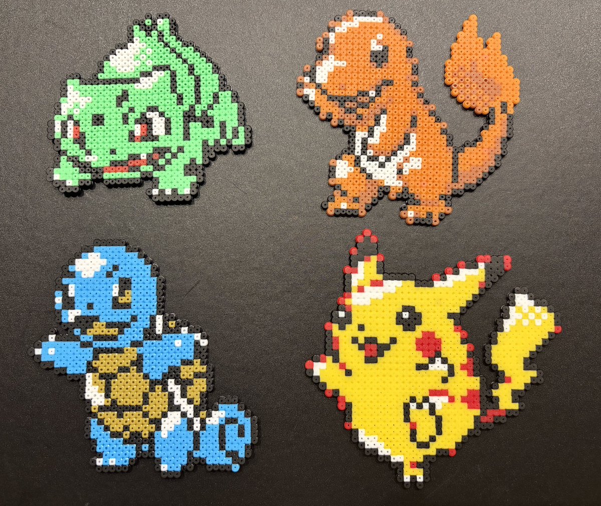 mibeadzki's tweet photo. 昨日ポストしようと思ってたんですが寝てしまいました。御三家➕ピカチュウを作りました。なんとなく仕事が忙しくなりそうなのでまたしばらく作るのはお休みかなぁという感じですが、お休み前にこれぞポケモンっていう感じの4体を作れて良かったです。 https://t.co/zFC41E1Tm9