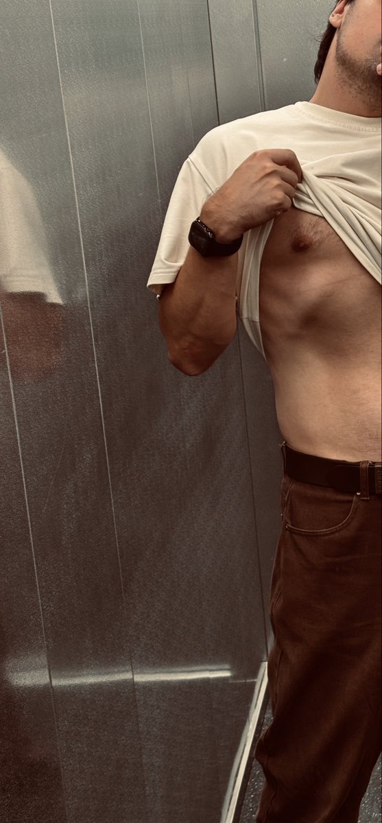 Jq8G4's tweet photo. Work. 
Nipple. https://t.co/fXyncxrPrH