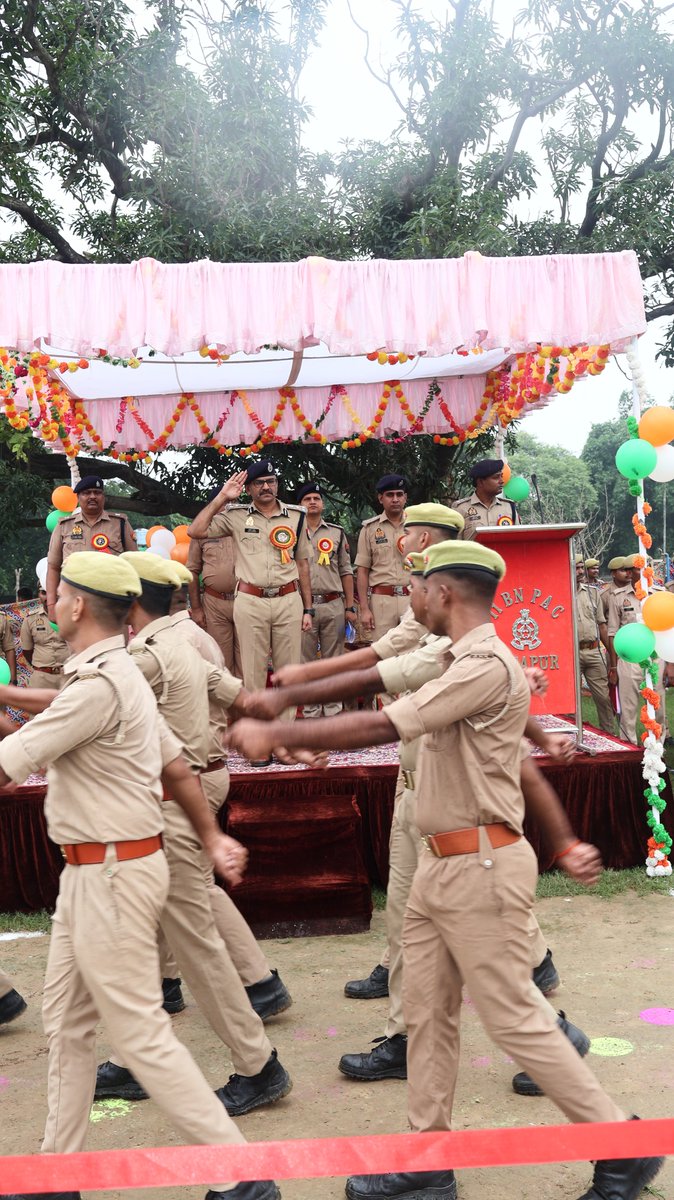 XIBnPacSitapur's tweet photo. श्री किरीट राठौड़ पुलिस उप महानिरीक्षक पीएसी अनुभाग लखनऊ महोदय द्वारा उप सेनानायक राजकुमार पाण्डेय, सहायक सेनानायक1 राेहित यादव, सहायक सेनानायक2 आशीष यादव व अन्य अधिकारियों/कर्मचारियों की उपस्थिति में 51 वीं उत्तर प्रदेश पुलिस शूटिंग एवं एसाल्ट प्रतियोगिता का उद्घाटन किया गया। https://t.co/1sHs8Ulgn5