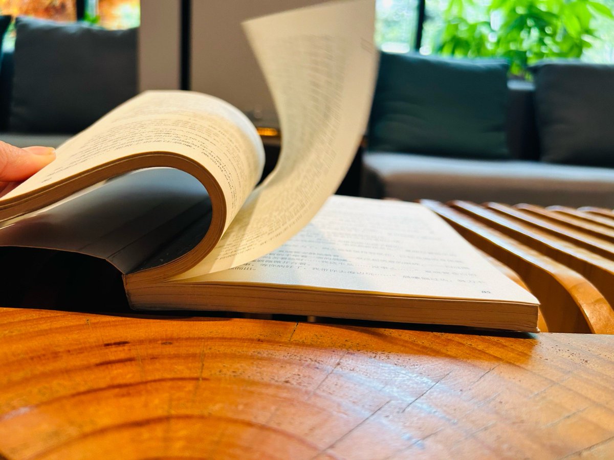 Cosson19845532's tweet photo. Just finished Normal People by Sally Rooney—quiet, deeply intimate, and left me thinking for hours. A perfect read for cozy afternoons.， https://t.co/uOwtp13xYL