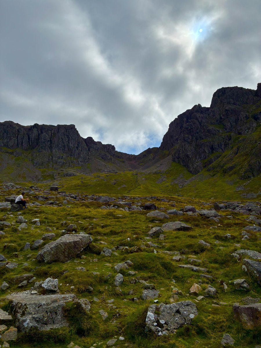 JPAMDG's tweet photo. Climbed #ScafellPike the highest mountain in England ⛰️😎 It’s steep & unrelenting. I admit I struggled with this one. Brutal in parts. The view was incredible at the summit 🤩 For Londoners it’s 3 Shards high #mountain #LakeDistrict #hillwalking #Cumbria https://t.co/GGbwUGF2JF