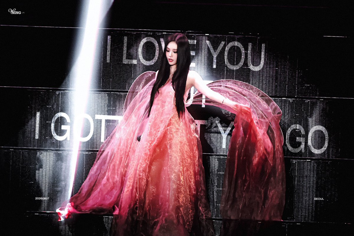 yizhuodaily's tweet photo. stage production so good your fansite starts doing graphic design https://t.co/WrIngkuZA1