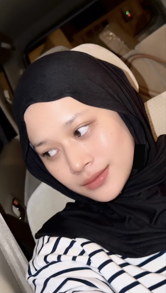 Pjaarosli_'s tweet photo. The skincare vs the face https://t.co/iiybzlCvlh