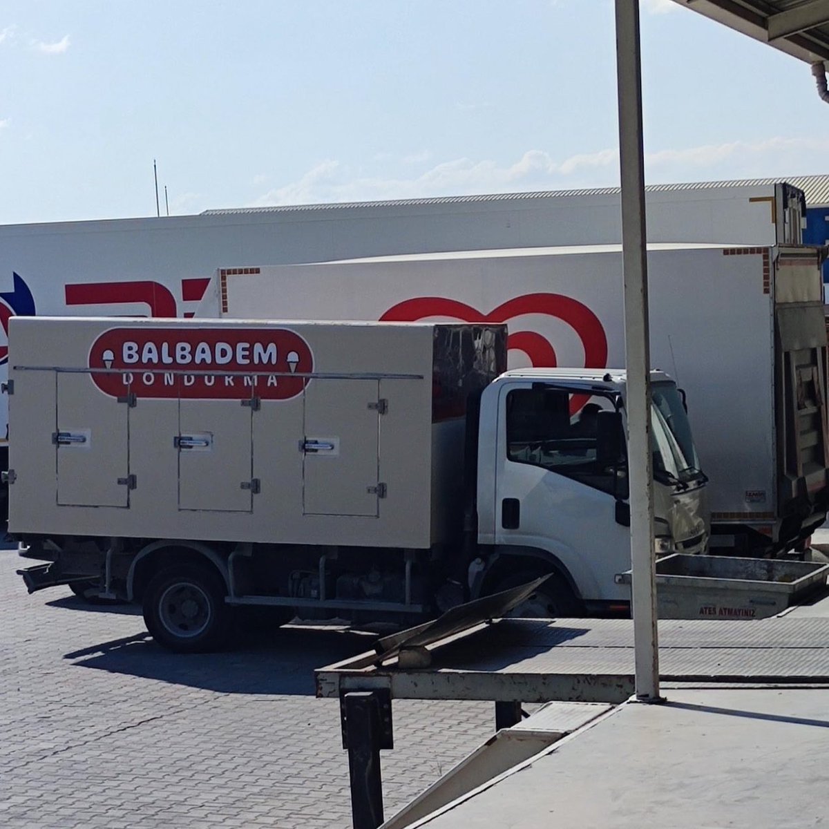 mahfildijital's tweet photo. 🔴 Algida’nın boykottan sıyrılmak için bu sefer de “Balbadem Dondurma” markası adıyla satış yaptığı ortaya çıktı. https://t.co/x4kS9fVmGp