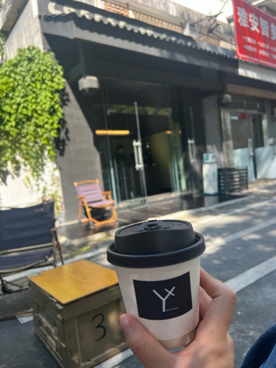 simonherve4's tweet photo. Just wrapped up a quick morning coffee run to the new downtown roastery—smooth pour-over, zero crowds, and a perfect start to the week! ♂ https://t.co/UYzyxriTLf