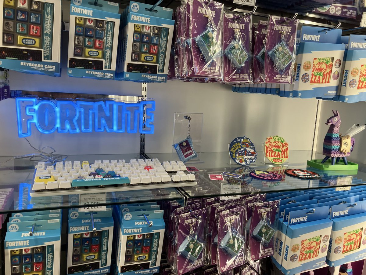 MetchaNatsu's tweet photo. 秋葉原で開催中の「FORTNITE HOT TOYS GLOBAL LAUNCH EVENT」仕事終わりに寄ってみた😆

欲しいけど、ためらってしまったw

ネオンとかコースター全然アリだ〜
フィギュアも実際見るとイイ😳

欲しくなったら来よう🐈

#フォートナイト
#FORTNITE HOT TOYS GLOBAL LAUNCH EVENT https://t.co/0us0HTmTcD