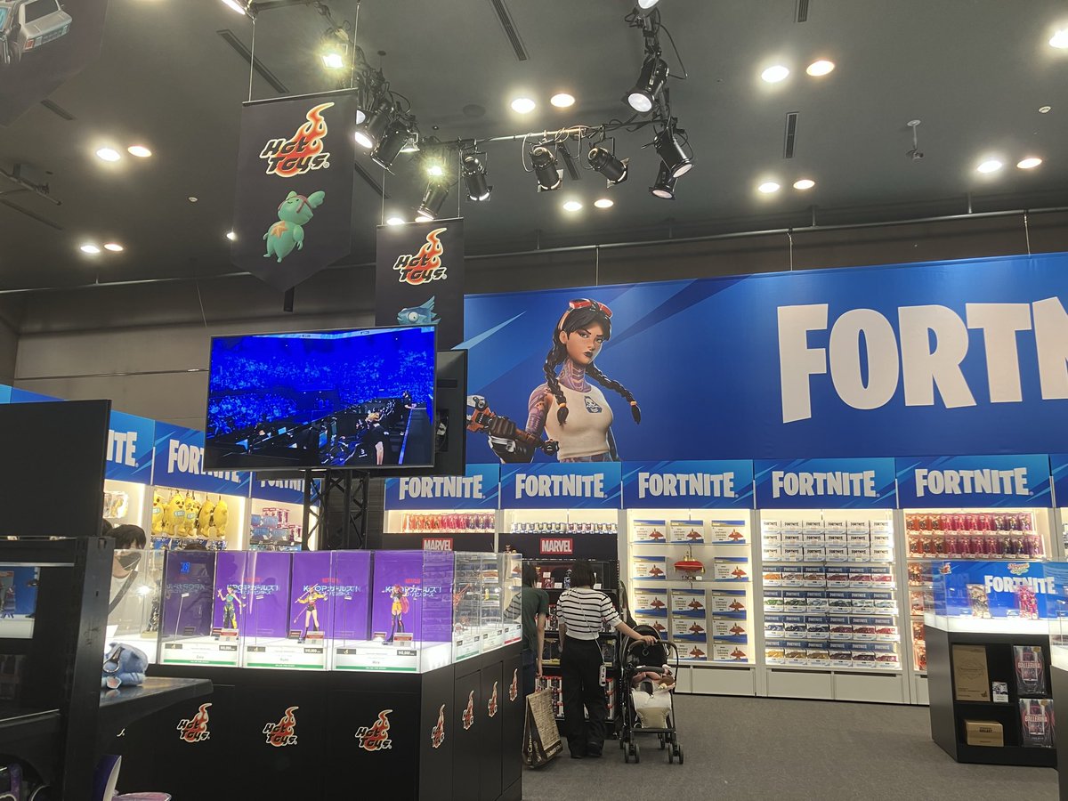 MetchaNatsu's tweet photo. 秋葉原で開催中の「FORTNITE HOT TOYS GLOBAL LAUNCH EVENT」仕事終わりに寄ってみた😆

欲しいけど、ためらってしまったw

ネオンとかコースター全然アリだ〜
フィギュアも実際見るとイイ😳

欲しくなったら来よう🐈

#フォートナイト
#FORTNITE HOT TOYS GLOBAL LAUNCH EVENT https://t.co/0us0HTmTcD