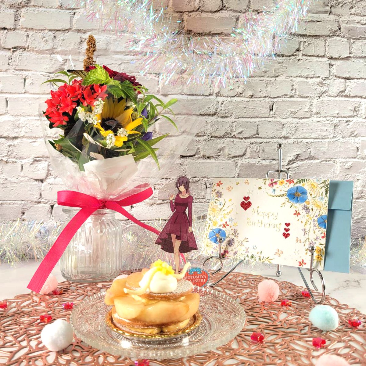tsukiuta1's tweet photo. ☆本日は元宮祭莉（CV #大坪由佳）誕生日☆

あ「よし、タコ焼き準備もパーティー準備もオッケー！」
結「ねぶたんも盛り上げてくれてありがとう」
ね「おう！張り切って応援させてもらったぜ～！」
椿「おかげではかどったわ」
瑞「それでは始めましょうか」
麗「はーい！…って、あれー？肝心のまつりんは？」
あ「え？さっきまでソファに座っていたんだけど…」

🚪＜バーン！

祭「ワッショーイ!!祭りだ祭りだー!!」
結「わっ！びっくりした！」
瑞「あらあら、すでにお祭りモードね」
麗「いぇーい！」
椿「ワッショイ」
祭「イーヤーサーサー！」
ね「よっ！今日の主役！」
あ「皆のテンションが一気に上がったね。じゃあこの流れで！祭莉ちゃん！」

一同「誕生日おめでとう!!!!!🎉✨」

祭「ワッショイサンキュー！」

#元宮祭莉生誕祭2026