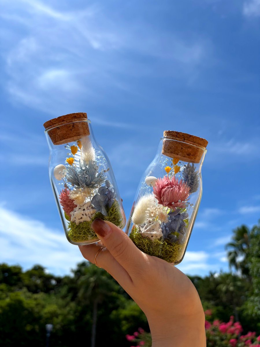 cuccuma_fiore's tweet photo. 「あこがれ貝がらシリーズ🐚」登場！

本物の貝がらと、カラフルな海の中をイメージしたお花でつくる期間限定デザインです✨

ボトルアレンジやミニブーケ、木箱アレンジなどがまずは登場しますっ😆

#イクスピアリ
#cuccuma https://t.co/TfBzTGEpkL