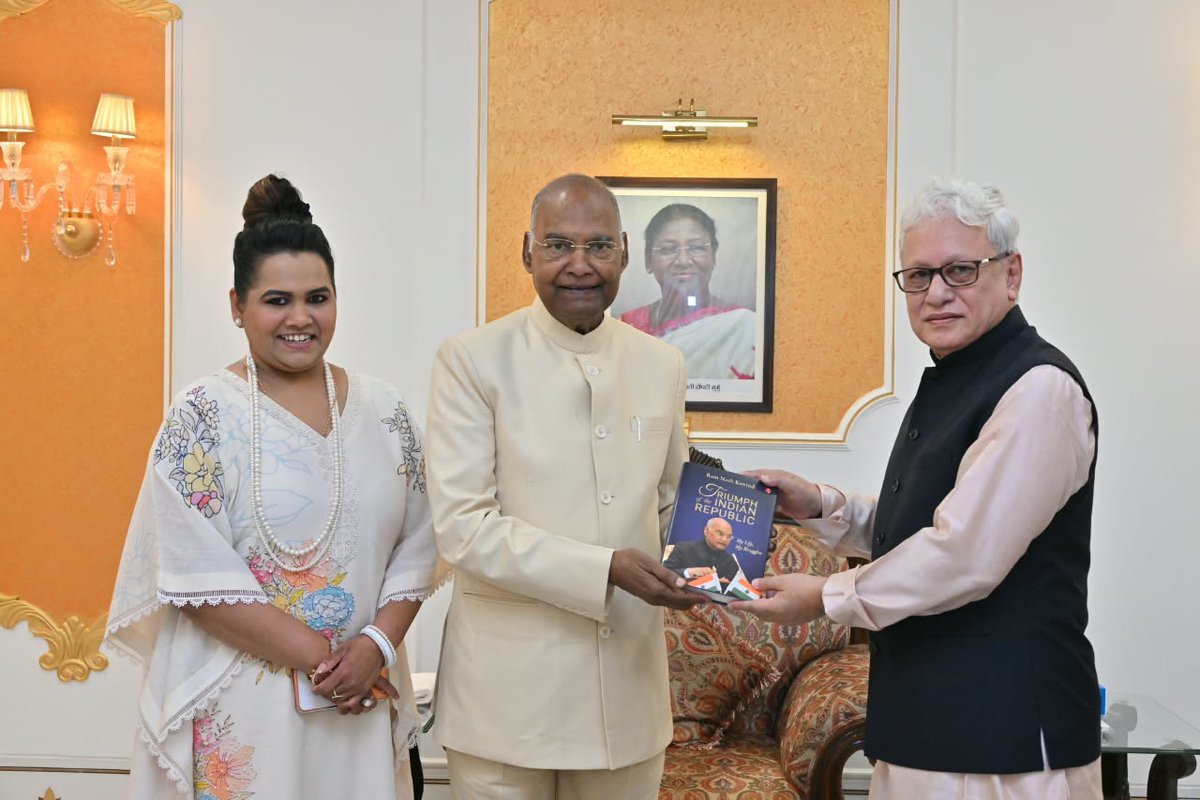ramnathkovind's tweet photo. Glad to be warmly welcomed by Shri Jishnu Dev Varma Ji, Hon’ble Governor of Maharashtra, at Lok Bhavan, Mumbai.

On this occasion, I presented him my Autobiography, “Triumph of the Indian Republic: My Life, My Struggles”. 
I deeply value his warm gesture and gracious interaction. https://t.co/bweJc8XuaF