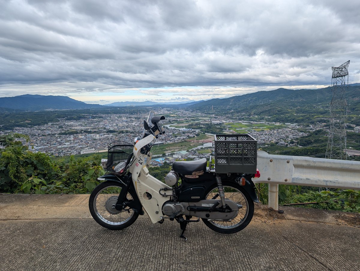 yakisoban650's tweet photo. @golden_eagle321 90カスタムカッコいいですね！
日曜、全く同じ場所、自分は南側から上っていきました😀 https://t.co/WCBOKuGe7W