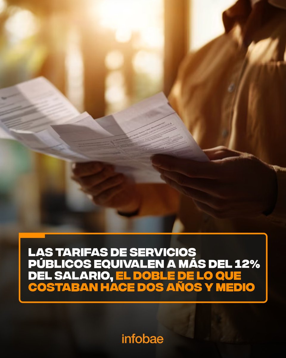 infobae's tweet photo. LAS TARIFAS DE SERVICIOS PÚBLICOS EQUIVALEN A MÁS DEL 12% DEL SALARIO, EL DOBLE DE LO QUE COSTABAN HACE DOS AÑOS Y MEDIO

Luz, gas, agua y transporte le costaron a un hogar promedio del AMBA $295.826 en julio, un 53% más que un año atrás y un 966% más que en diciembre de 2023.

Las tarifas de servicios públicos —luz, gas, agua y transporte— ya representan más del 12% del salario de los trabajadores argentinos, más del doble de lo que absorbían en 2023, cuando ese porcentaje no superaba el 5 por ciento. El dato surge de un informe del Instituto Argentina Grande (IAG) y refleja el impacto acumulado de los ajustes tarifarios aplicados desde el cambio de gestión.

Infobae 📎 https://t.co/TCSzBxuyV6