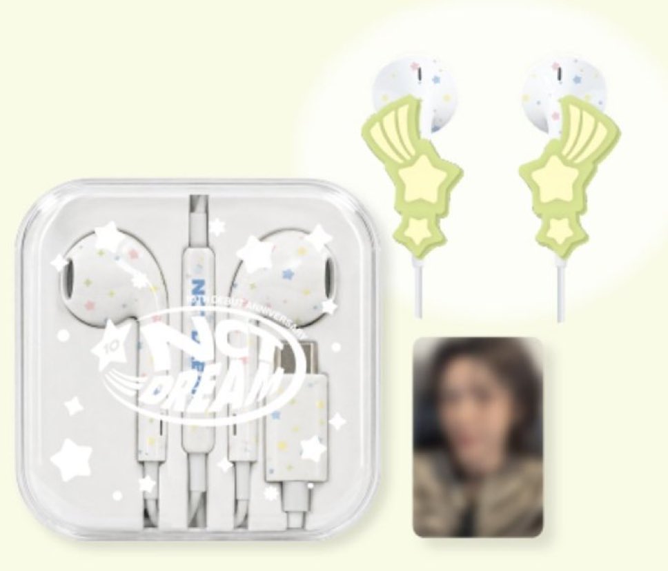 sg_wtmlworld's tweet photo. Gusto ko lng yung earphones hahaha https://t.co/4dwvUpdc6f