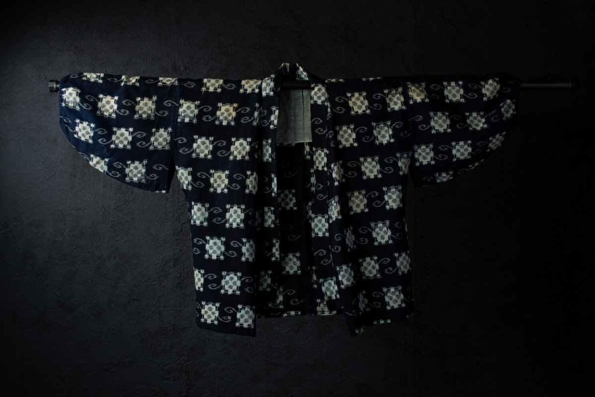 takayossh's tweet photo. 5 new Japanese Noragi jackets are now available.
Vintage indigo-dyed cotton, traditional Kasuri weaving, and one beautiful Boro piece — each with its own pattern, texture, and history.
One of a kind, from Japan.
#Noragi #JapaneseIndigo #Kasuri #Boro #JapaneseTextile https://t.co/62R51fAVgK