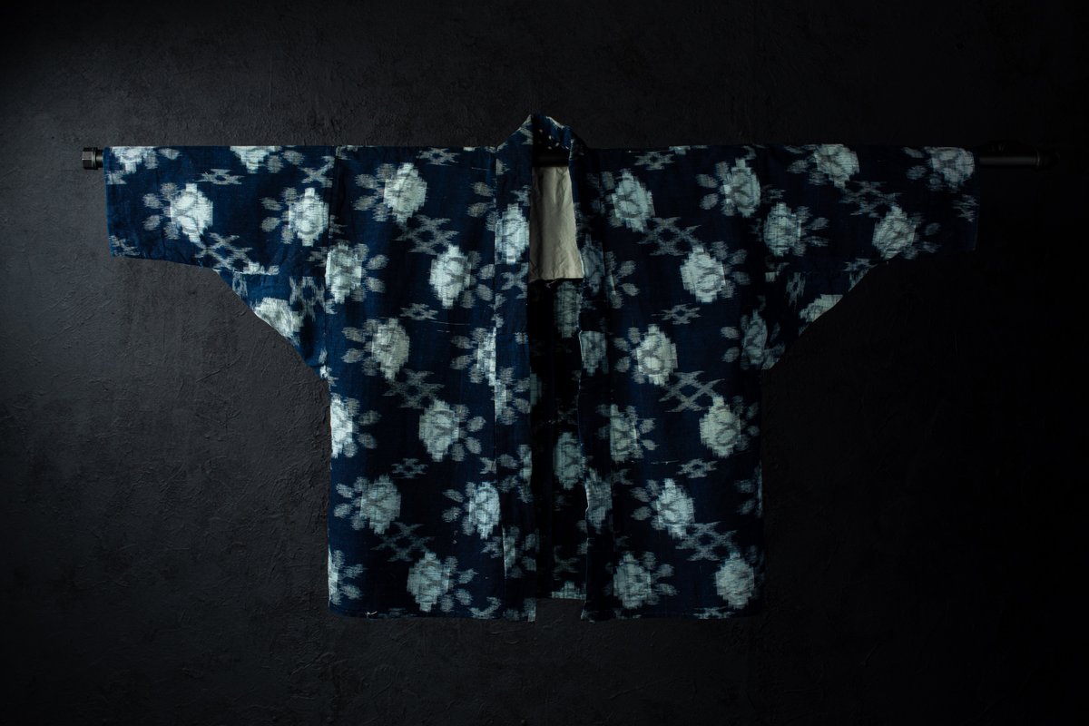 takayossh's tweet photo. 5 new Japanese Noragi jackets are now available.
Vintage indigo-dyed cotton, traditional Kasuri weaving, and one beautiful Boro piece — each with its own pattern, texture, and history.
One of a kind, from Japan.
#Noragi #JapaneseIndigo #Kasuri #Boro #JapaneseTextile https://t.co/62R51fAVgK