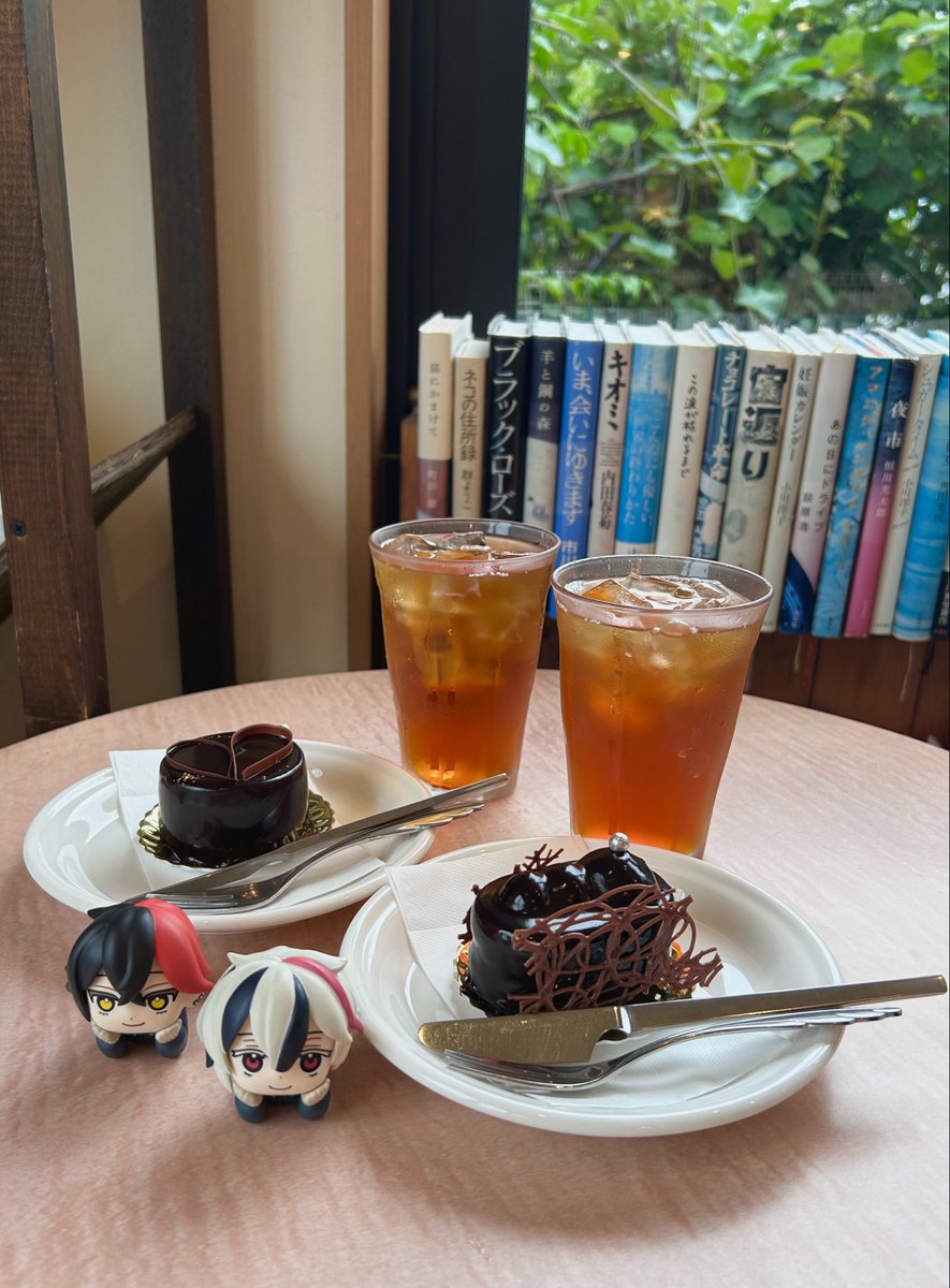 rrb__xx's tweet photo. ここのケーキ屋さんの紅茶×チョコケーキが大優勝なの🏆🏆 https://t.co/zAYb2Qrxni