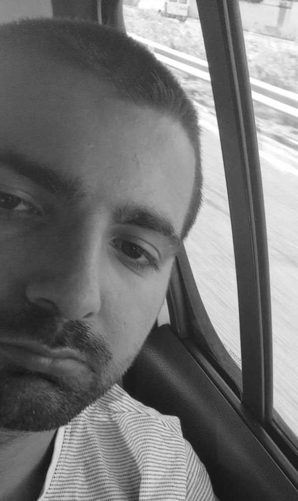 SwordOfSalomon's tweet photo. 🚨⁉️ Qui sait pourquoi Stéphane Gongora (@Esban_), 28 ans, de Martigues (13), salarié en CDI dans un service de support informatique, appelle au boycott d’une agence d’influence tenue par des Juifs et pourquoi il invente une prétendue triple condamnation pour antisémitisme visant sa cofondatrice juive, Gisèle Journo ? 🤔