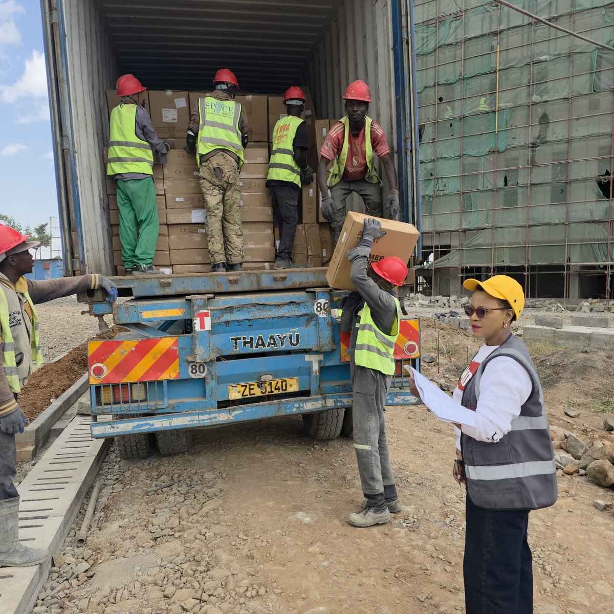 a_Irungu's tweet photo. Offloading Interior Finishes items in Nanyuki. https://t.co/EfJudAVRhU