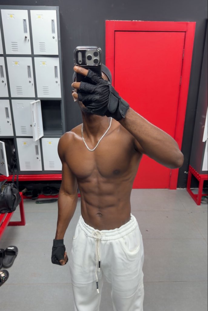 TheDamiForeign's tweet photo. I’m the sexiest niqqa you’ll see on the timeline today.🏋️‍♂️🔥 https://t.co/VzRhIbV11E