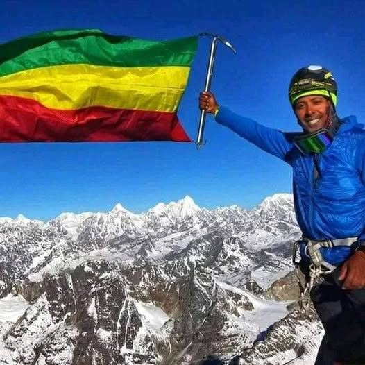 AbrarSuleiman's tweet photo. #ኢትዮጵያ|ን ከፍ ያደረገ ሁሉ ከፍ ይበል!

ትውልደ ኢትዮጵያዊው ሲራክ ሲዩም ኤቨረስት ተብሎ የሚታወቀውን በአለም ትልቁን ተራራ በመውጣት የኢትዮጵያን ሰንደቅ አላማ መትከሉን ስናስታውስ ልባችን ይሞቃል! https://t.co/PqzOZgFuWD