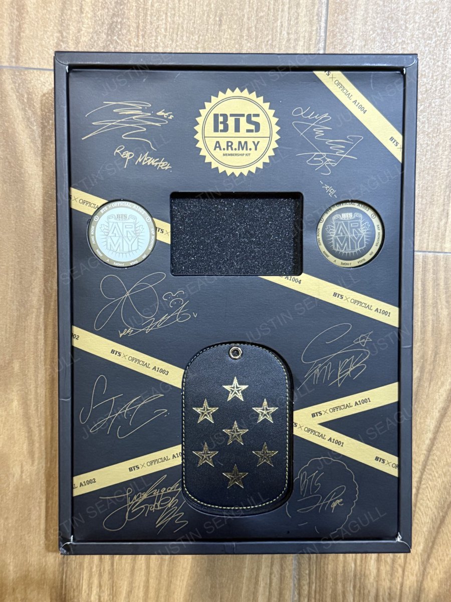seagull_00's tweet photo. HELP RT TQ 💜

[WTS] BTS 1st ARMY MEMBERSHIP KIT 🇲🇾

‼️ULTRA RARE

Full set excl membership card only.

Pls DM if interested ^^

#btswts #wtsbts #wtbbts #btswtb 
#pasarbts #pasarBTSMY #myARMYjual
@BTSMarketMY https://t.co/5qlh14qBDt
