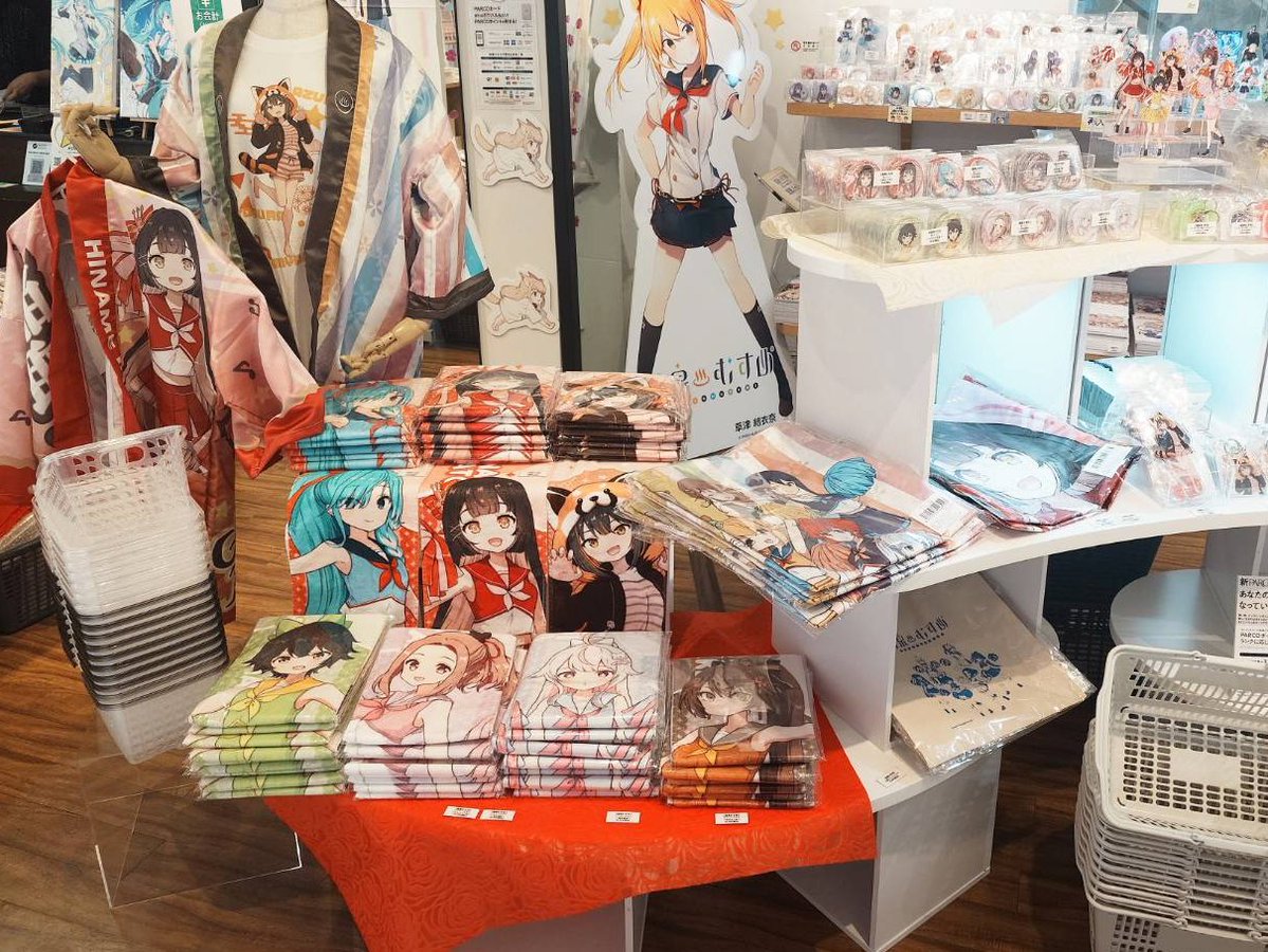 onsen_musume_jp's tweet photo. 【グッズ情報】
#C108 報知エンターテインメントマーケットブースにて販売していました、温泉むすめグッズの販売が開始しました✨

📍場所
温泉むすめオフィシャルショップ
池袋P'PARCO 3F（ピーダッシュパルコ） 報知エンターテインメントマーケット
HP：https://t.co/6K628gvqBm
営業時間：11:00～21:00
電話：03-5391-8000
地図��https://t.co/xcqKV3SU6e

さらに！
コミケ108にて、お渡し会にご出演いただいた
遠藤璃菜さん / @e_rina_ta 
鈴木杏奈さん / @aaanna1205 
お二人にも記入していただいた物が本日から展示されています📝
ぜひ一度お立ち寄りください♪皆様のご来訪をお待ちしております✨
#温泉むすめ #温むす #コミケ108