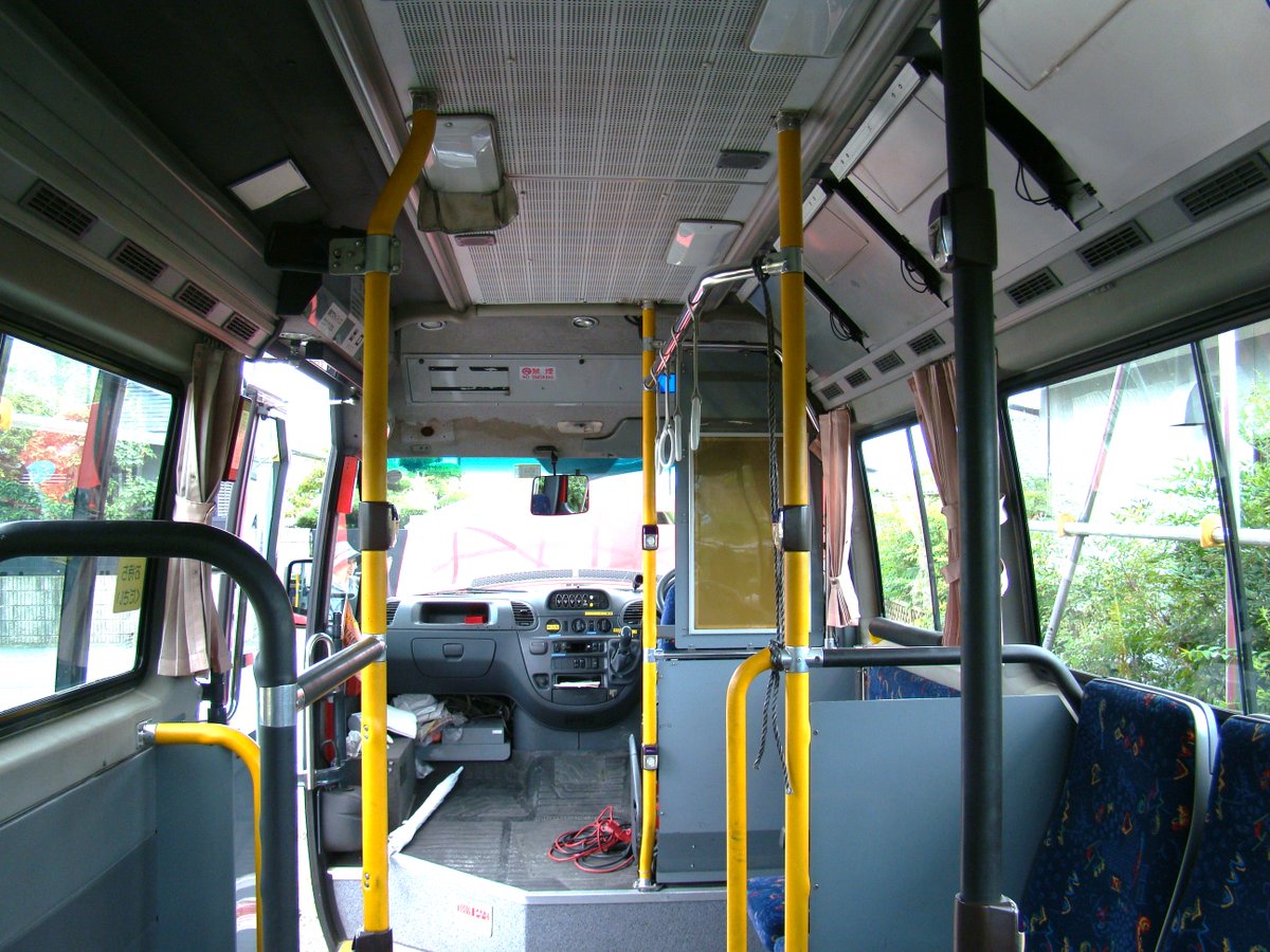 takamatsubus's tweet photo. 大阪市営バス　赤バスベンツのその後　五條市内で送迎バスになりました。車内も色も大阪時代のままでした。 https://t.co/0oZBh5xAqT