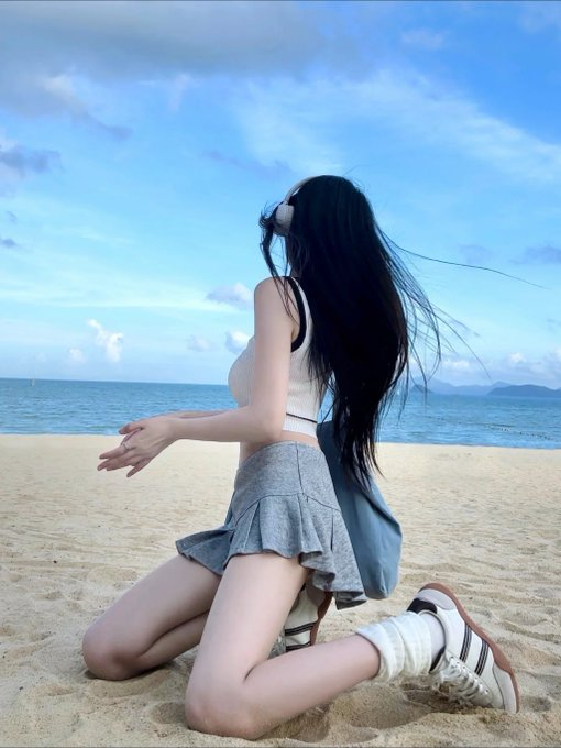 w4shint0n's tweet photo. 晚上好，朋友们！
月光满地，寂静深处有禅机。
梦里不知身是客，
醒来方觉日如飞。

#交个朋友 #蓝V互关 https://t.co/m1LgYfwVqR