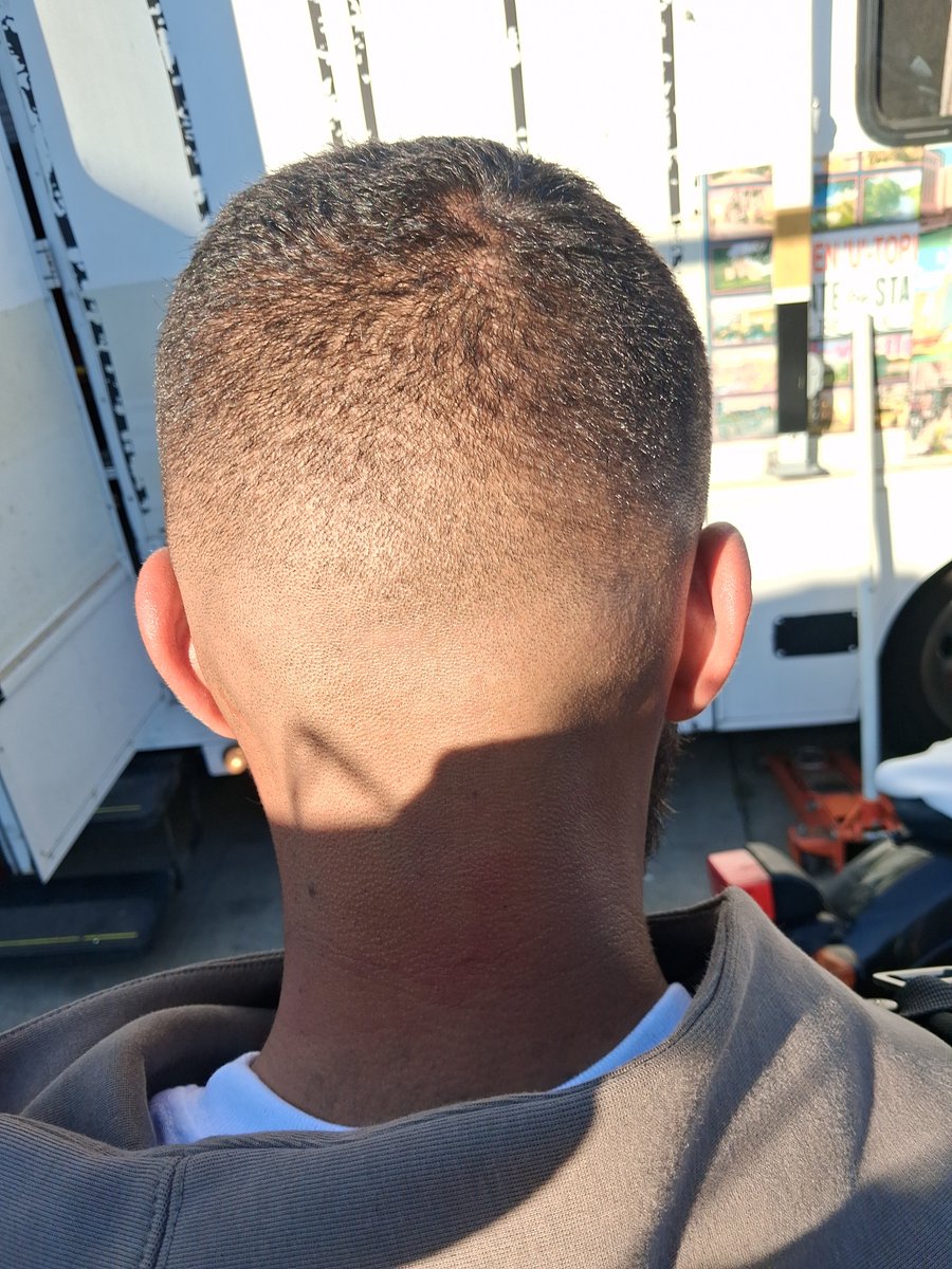 KataBandzz's tweet photo. #BarberLife ##HoodBarber ##Ty4Fwm #510 https://t.co/UkAqJHzPQc