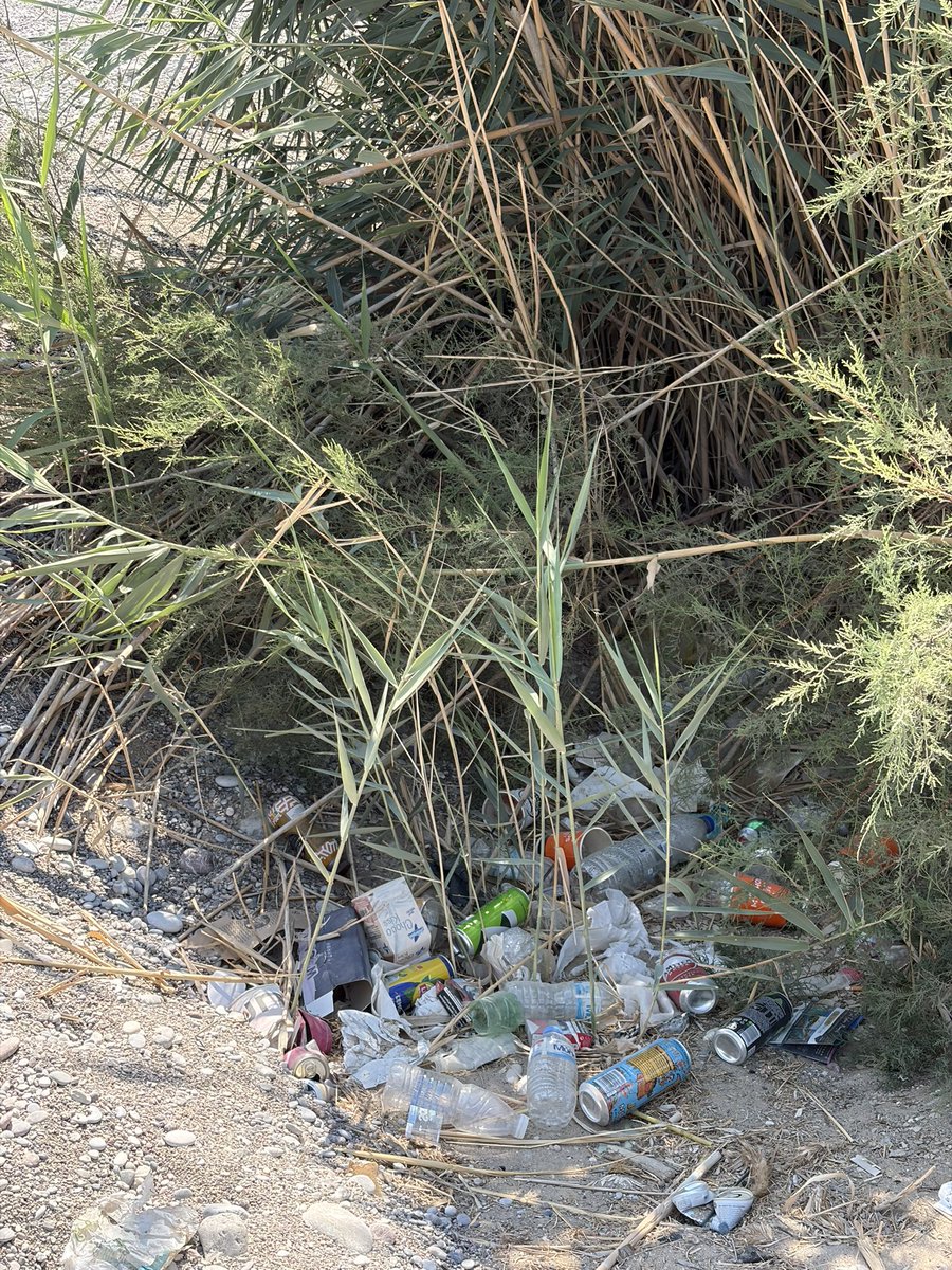 AurelienGilber2's tweet photo. Currently on a Greek beach 🇬🇷, why you accept tourists treating your country like sh*t? https://t.co/h00T3gA0Hx