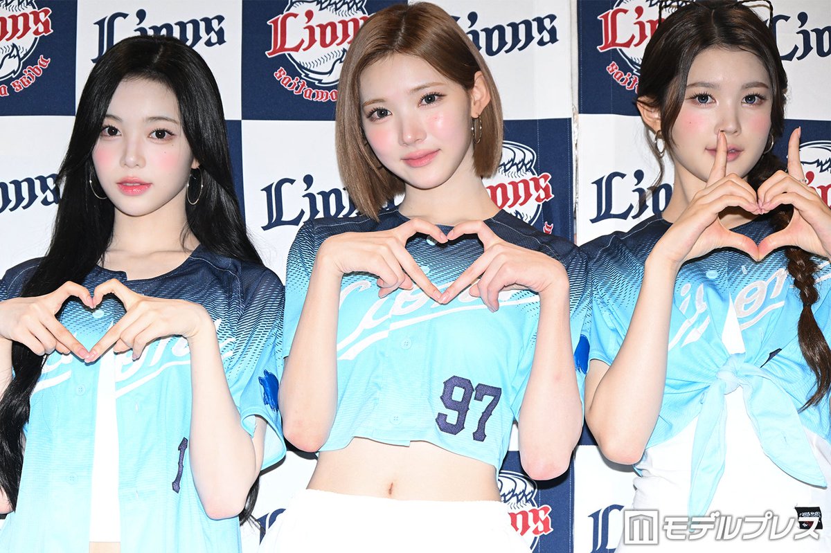 modelpress's tweet photo. Hearts2Hearts、東京ドームに登場💙

ジウは人生2度目の始球式⚾️
「100点です」「本当に光栄」

流暢な日本語で囲み取材に応じる📝
https://t.co/zDnnFAo496 https://t.co/qigJqlyzvS