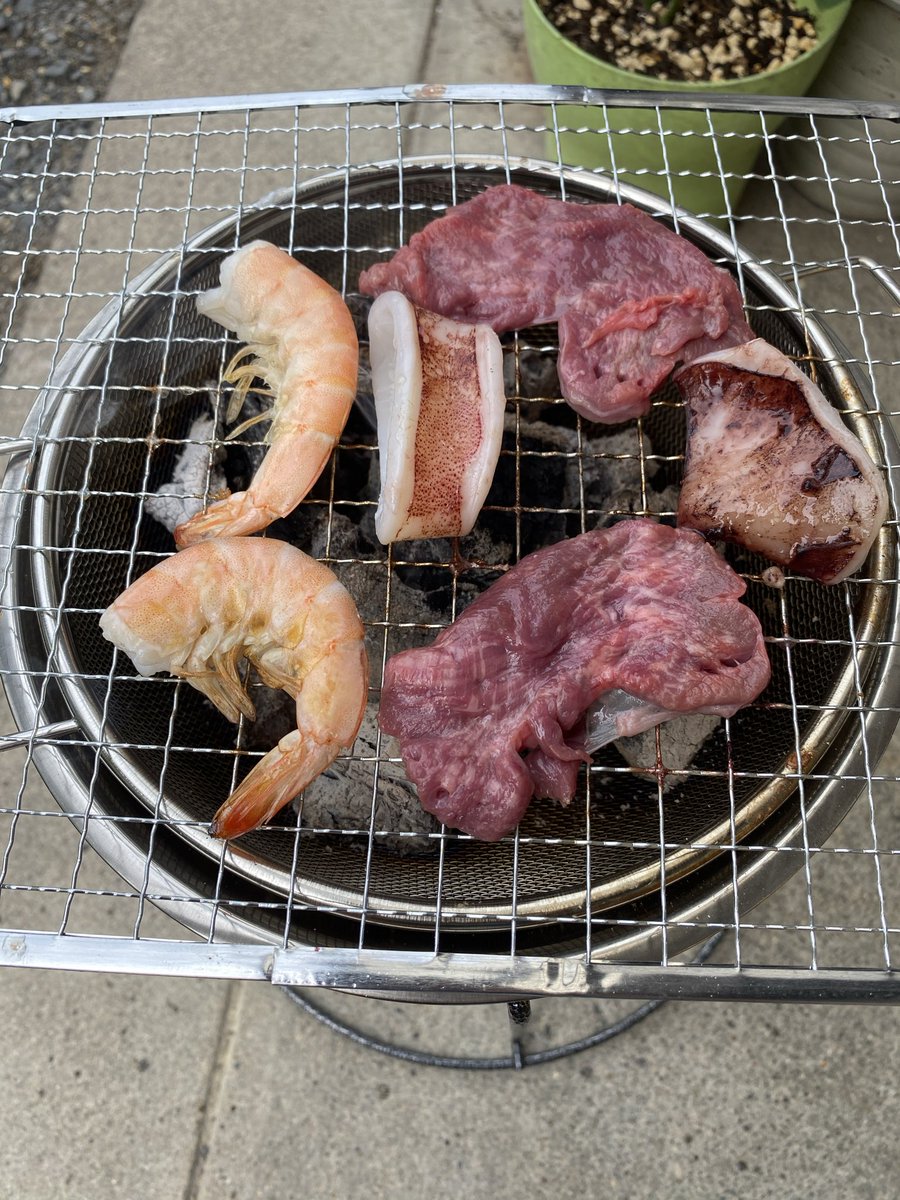 f_24karats's tweet photo. ここ最近1人BBQするの楽しすぎてほぼ毎日外で飯食ってるwww #美味すぎて馬 https://t.co/tcK0waaY6j