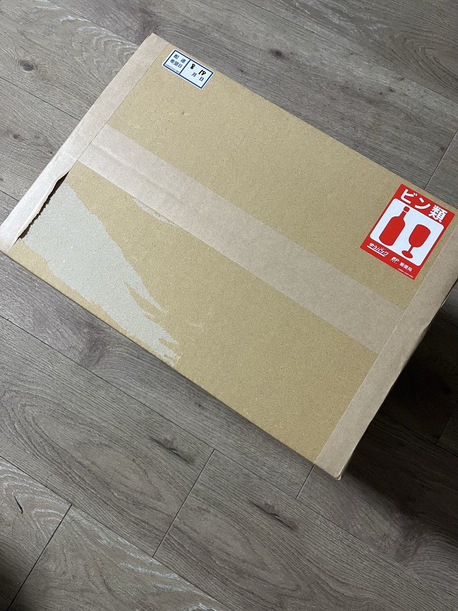 my706086's tweet photo. 土嚢協会からなんかデカイ荷物が届いたぞ！ https://t.co/k1otg2up34
