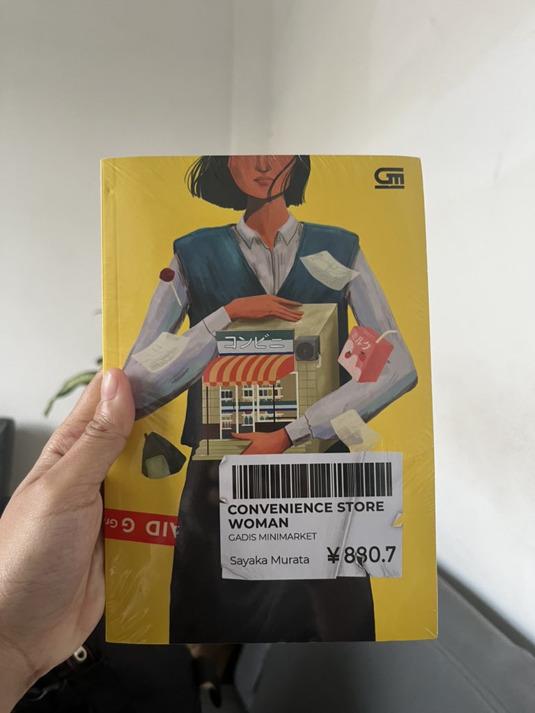 titirhm_'s tweet photo. buku ini emang agak hah heh hoh ya guys? 😭 https://t.co/xP6YqdPV4m