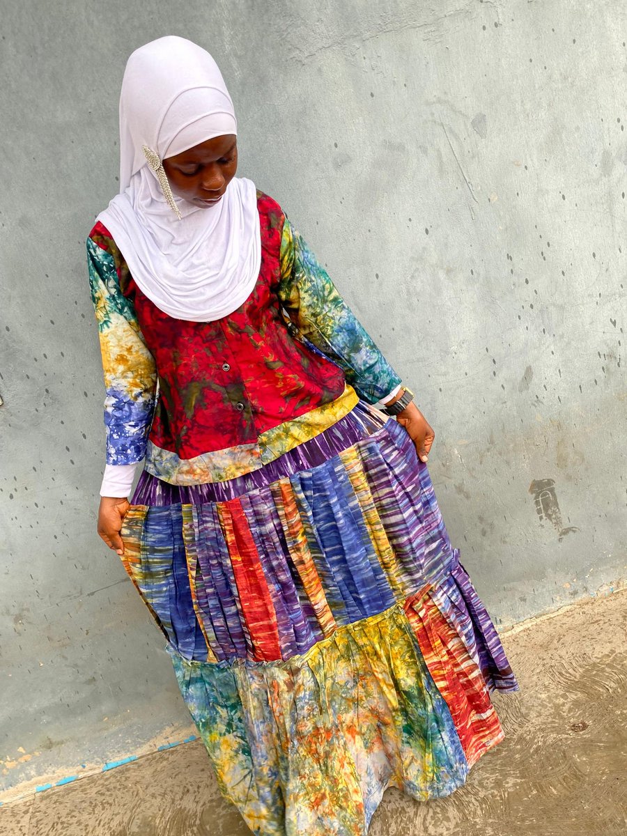 LawalKhaerixe23's tweet photo. A new skill, a new creative outlet, and something made with my own hands. 🤍✨

I’ve been learning Adire, and I’m loving the process of bringing my ideas to life.

Here’s one of my creations. 🧵💫

#Anikealadire #Adire #AdireNigeria #AdireFashion #Handmade #CreativeJourney https://t.co/1ZtFv78Fp9