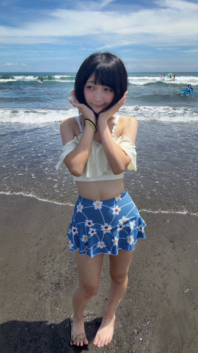 KABIAMA_chan's tweet photo. カビあま水着回。
自撮り垢の水着でこんなにエロくないことあるのか？？？？？？？？

後ろのモザイクは妹。 https://t.co/GJBMVQXwUR