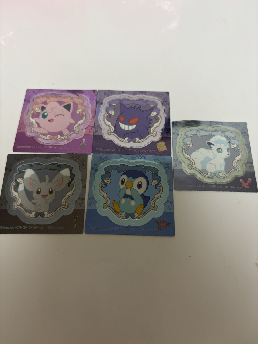 hwall__3939's tweet photo. かわいい　ポケモンスナック　ステッカー
譲→プリン　ゲンガー　ロコン　ポッチャマ　チラーミィ

求→リーフィア
当方5:1の交換可能です！

ロコンのみ左上誤って少し切ってしまいました。

郵送希望です
よろしくお願いします🙇 https://t.co/BOfEn0JARM