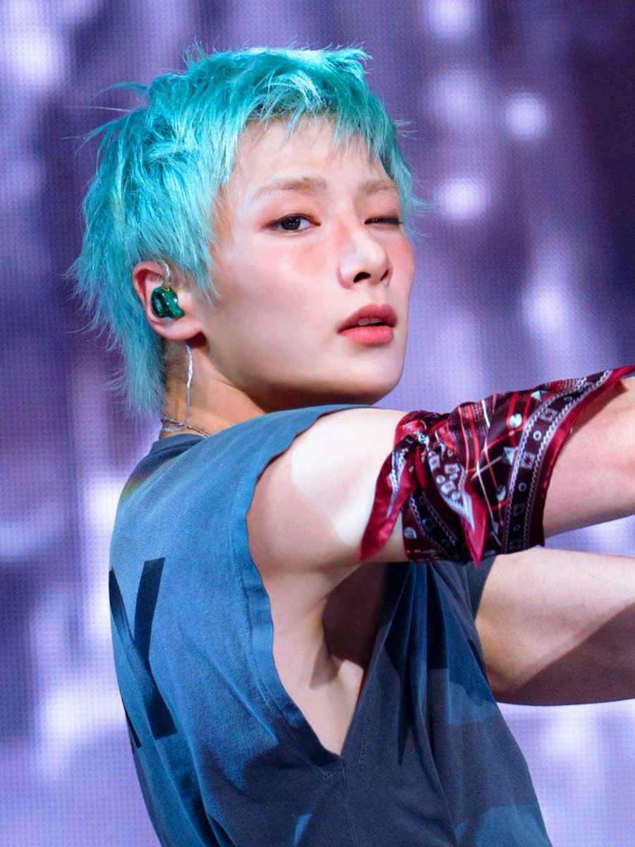 top_ayen's tweet photo. wow he looks UNREAL https://t.co/xNgLRBBAgn