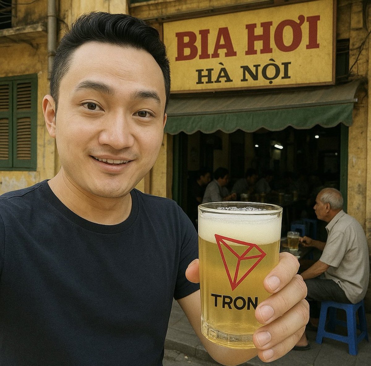 Justonezec's tweet photo. @TronDao_VIE Bia hơi, phố cổ, ghế nhựa và một buổi chiều đầy câu chuyện 🍻

Từ TRON đến bia hơi Hà Nội — khác nhau về lĩnh vực nhưng chung một tinh thần: đã đến Việt Nam là phải hòa mình vào văn hóa địa phương! 🇻🇳🔥

Welcome to Vietnam, Justin Sun! 🇻🇳

#Conviction2026 https://t.co/b4ewCEHpX3