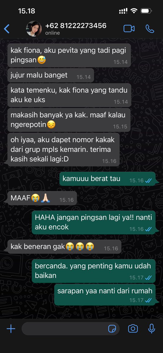 roasberapa's tweet photo. pevita (pahn) siswa baru yang pingsan mulu pas upacara dan fiona (fond) kakak pmr yang selalu kena repotnya

pahnfond short au https://t.co/JvAZ6uNcaP