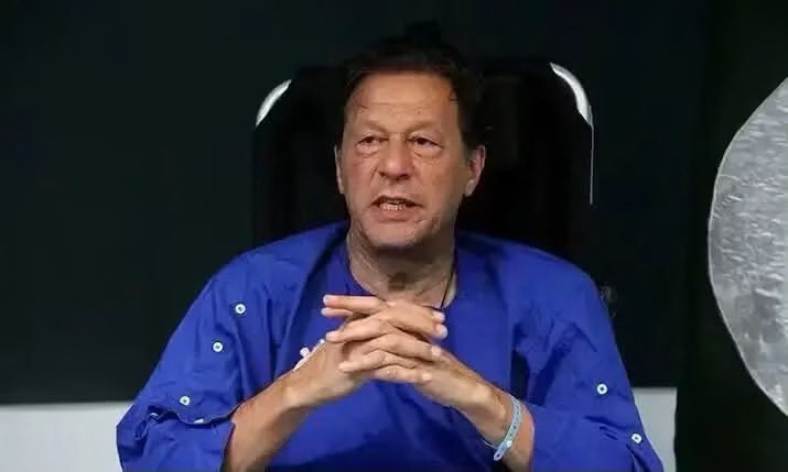 Urdu_Europe's tweet photo. سپریم کورٹ نے بانی پی ٹی آئی عمران خان کو شفا اسپتال منتقل کرنے کا حکم دے دیا۔

سپریم کورٹ نے حکم دیتے ہوئے کہا کہ عمران خان کے لیے میڈیکل بورڈ تشکیل دیاجائے، بانی پی ٹی آئی کو سخت سکیورٹی میں اسپتال منتقل کیاجائے، اسپتال کے باہر امن و امان کی صورتحال متاثر نہیں ہونی چاہیے۔ https://t.co/XZXNfxr5OF