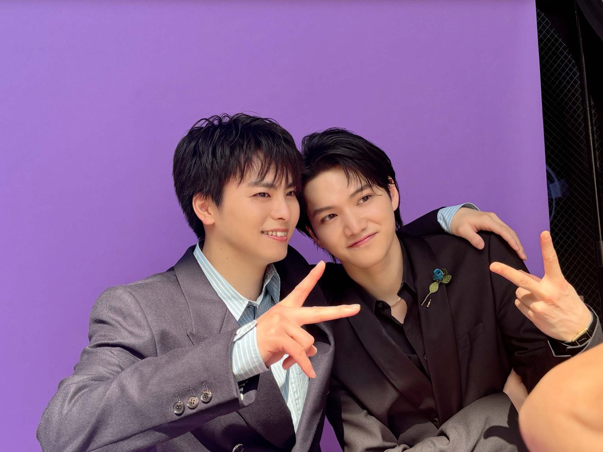 TVguidePERSON's tweet photo. 【「#TVガイドStageStars vol.33」発売中！】
現在上演中の舞台『キングダムⅡ-継承-』に出演している #三浦宏規 さん× #高野洸 さんが登場！本日はそのメイキングカットを公開いたします！
前作の振り返りはもちろん、気心知れた仲であるお二人のお互いへのリスペクトを感じるインタビューは必読です！

詳細はhttps://t.co/JeOfUsjadd

特典の詳細はツリーをチェック！