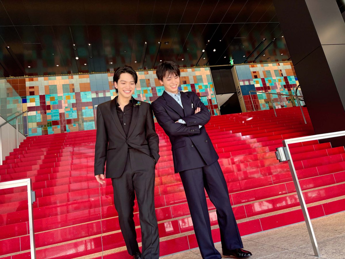 TVguidePERSON's tweet photo. 【「#TVガイドStageStars vol.33」発売中！】
現在上演中の舞台『キングダムⅡ-継承-』に出演している #三浦宏規 さん× #高野洸 さんが登場！本日はそのメイキングカットを公開いたします！
前作の振り返りはもちろん、気心知れた仲であるお二人のお互いへのリスペクトを感じるインタビューは必読です！

詳細はhttps://t.co/JeOfUsjadd

特典の詳細はツリーをチェック！
