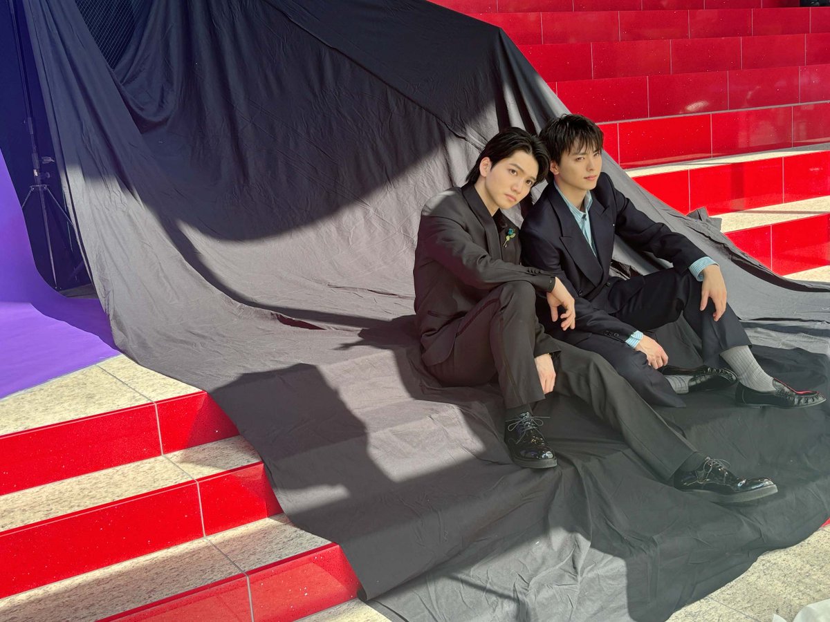 TVguidePERSON's tweet photo. 【「#TVガイドStageStars vol.33」発売中！】
現在上演中の舞台『キングダムⅡ-継承-』に出演している #三浦宏規 さん× #高野洸 さんが登場！本日はそのメイキングカットを公開いたします！
前作の振り返りはもちろん、気心知れた仲であるお二人のお互いへのリスペクトを感じるインタビューは必読です！

詳細はhttps://t.co/JeOfUsjadd

特典の詳細はツリーをチェック！