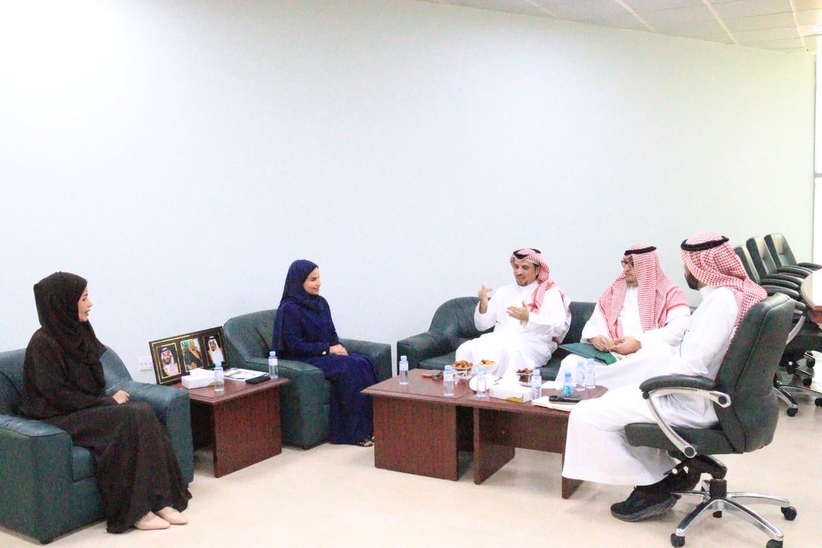 mu_dsa's tweet photo. وقّعت جامعة المجمعة مذكرة تفاهم مع شركة موطن الحلول (SHC)؛ لتعزيز التعاون في مجالات الابتكار، وبناء القدرات الطلابية، والتمثيل الدولي.

وتهدف المذكرة إلى دعم منظومة المشاريع الابتكارية والاختراعات، وتمكين الطلبة من تطوير أفكارهم ومشاريعهم، وتعزيز مشاركة الجامعة وتمثيلها المشرّف في المعارض والمسابقات والمحافل المحلية والإقليمية والدولية المتخصصة في مجالات الابتكار والاختراع.