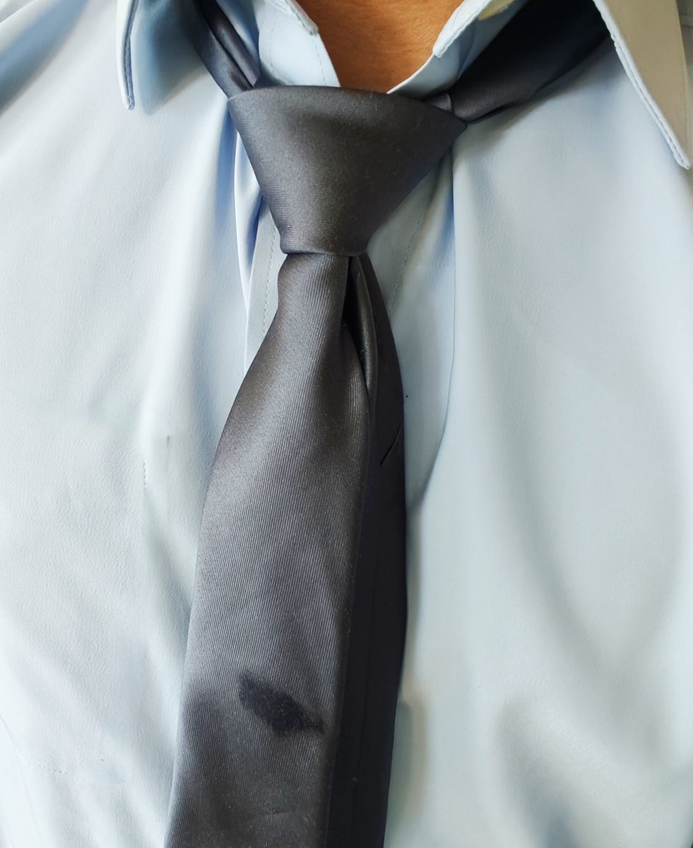 jerryfishey's tweet photo. After work ~~
下了班 领带怎么就湿了点💦
#领带控 #正装控 #fettish #suitandtie https://t.co/5V6PPXbCRL