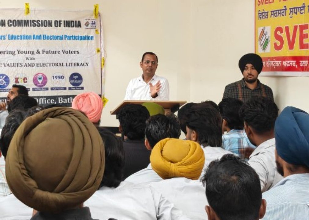 BathindaDpro's tweet photo. ਸਵੀਪ ਟੀਮ ਵੱਲੋਂ ਵੋਟਰ ਜਾਗਰੂਕਤਾ ਪ੍ਰੋਗਰਾਮ ਕਰਵਾਇਆ ਗਿਆ
*ਭਾਸ਼ਣ ਤੇ ਪੋਸਟਰ ਮੇਕਿੰਗ ਮੁਕਾਬਲੇ ਕਰਵਾਏ
*ਵੋਟ ਬਣਾਉਣ ਦੇ ਮਹੱਤਵ ਅਤੇ ਵਰਤੋਂ ਬਾਰੇ ਕਰਵਾਇਆ ਜਾਣੂੰ
ਬਠਿੰਡਾ, 18 ਅਗਸਤ
#Bathinda #VoterAwareness #SVEEP #ElectionCommissionOfIndia #VoterAwarenessCampaign #VoterRegistration #Form6 #Form8 #SIR https://t.co/xGotktaAdY