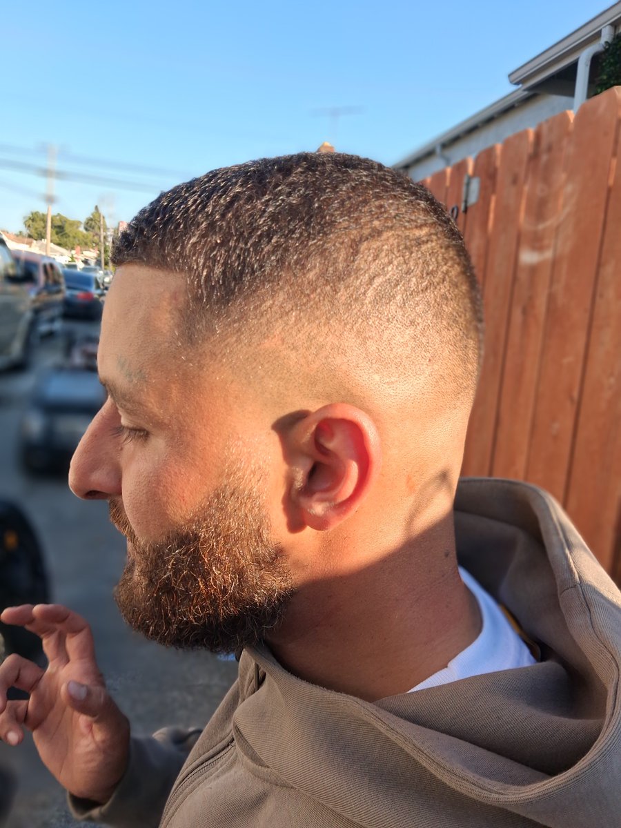 KataBandzz's tweet photo. #BarberLife ##HoodBarber ##Ty4Fwm #510 https://t.co/UkAqJHzPQc